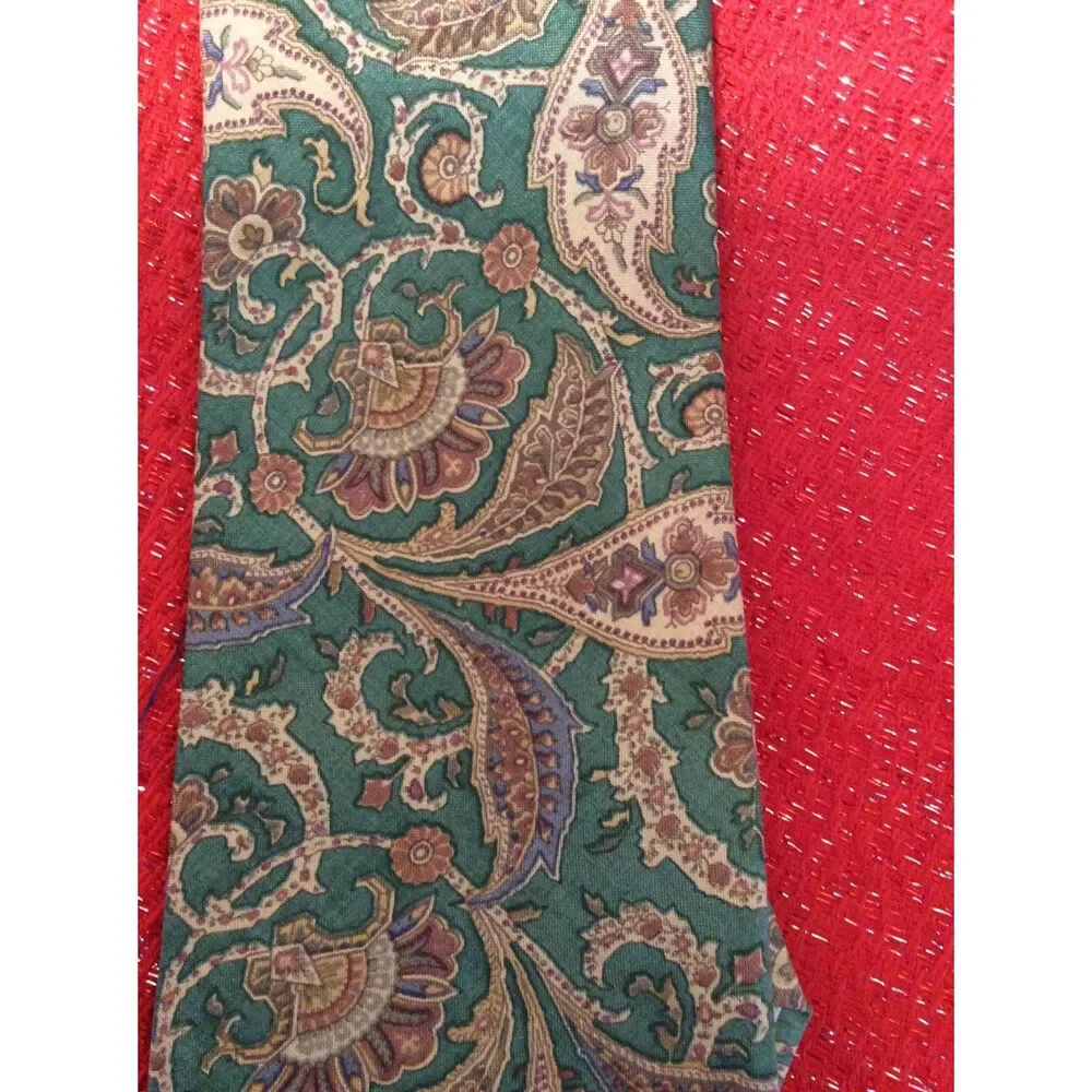 Saks Fifth Avenue Passport Silk Mens business tie Paisley